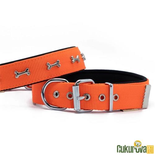 DOGGIE KONFORLU DOKUMADAN EL YAPIMI KEMİK SÜSLÜ KÖPEK BOYUN TASMASI M - 3 x 42 - 50 CM - TURUNCU