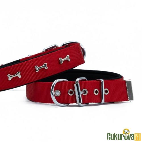 DOGGIE KONFORLU DOKUMADAN EL YAPIMI KEMİK SÜSLÜ KÖPEK BOYUN TASMASI M - 2.5 x 37 - 45 CM - KIRMIZI