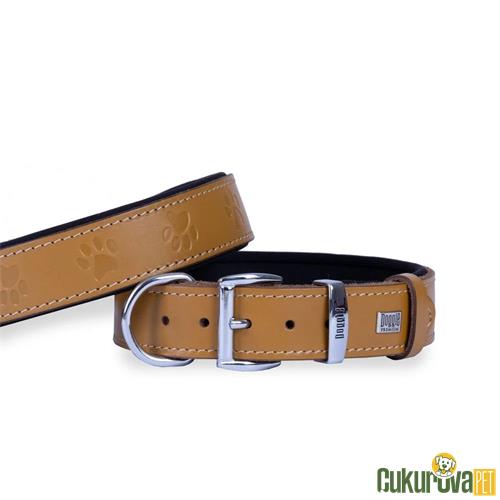 DOGGIE KONFORLU GERÇEK DERİDEN EL YAPIMI PATİ DESENLİ KÖPEK BOYUN TASMASI L - 3.5 x 52 - 60 CM - KAMEL